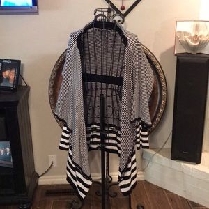 Super cute cardigan/sleeved wrap